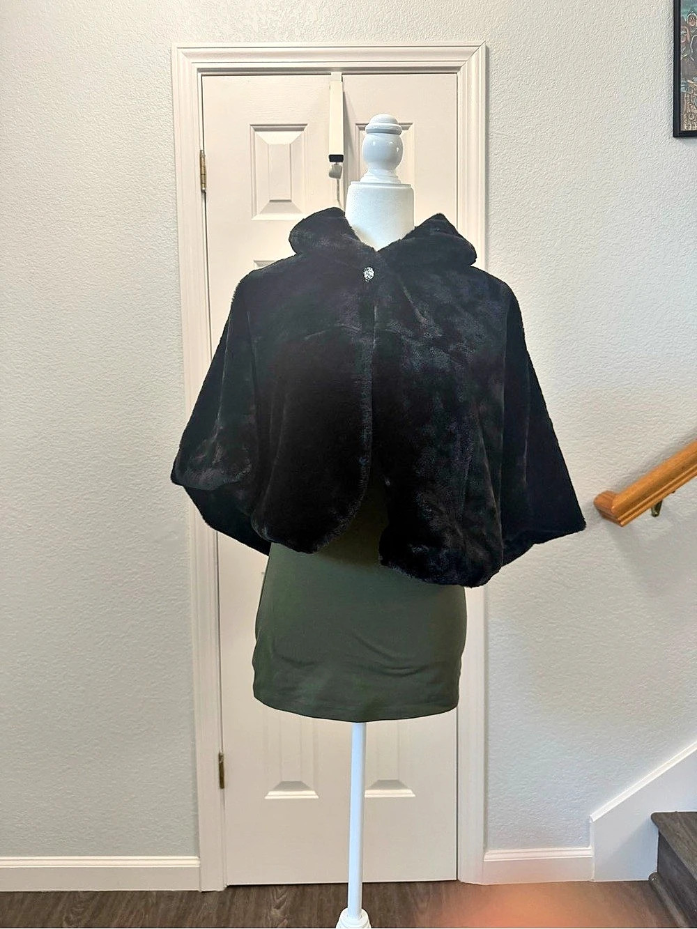 Nina Leonard Faux Fur Cape